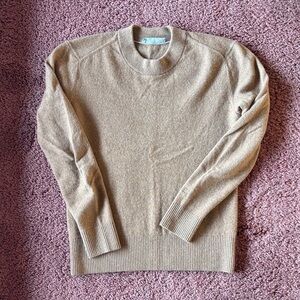 Everlane women’s Cashmere Crewneck Sweater in Light Brown